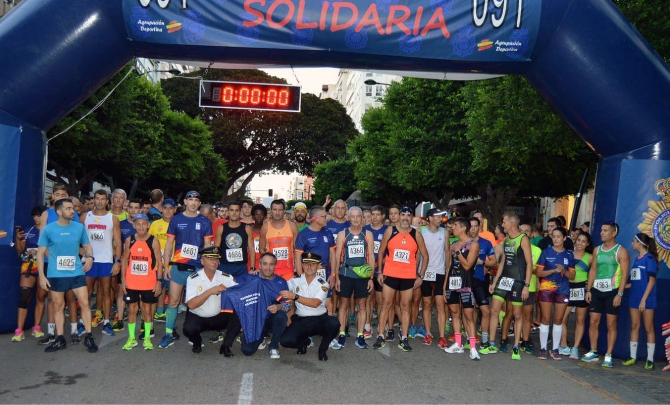 Salida de la carrera Ruta 091 en Almería con camiseta Oficial diseñada por Mr. Policía.